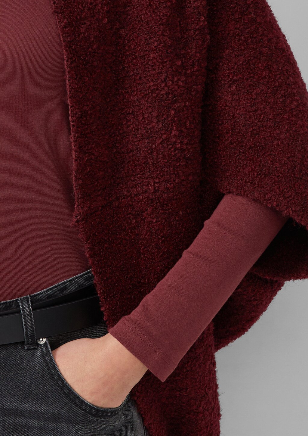 O-Shape-Poncho aus Bouclé-Strick