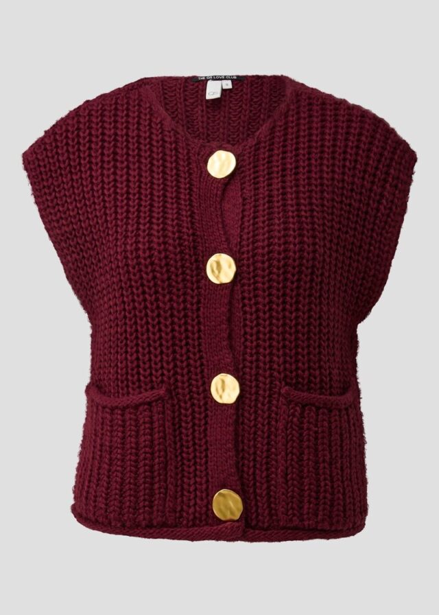 Strickweste mit goldfarbenen Knöpfen