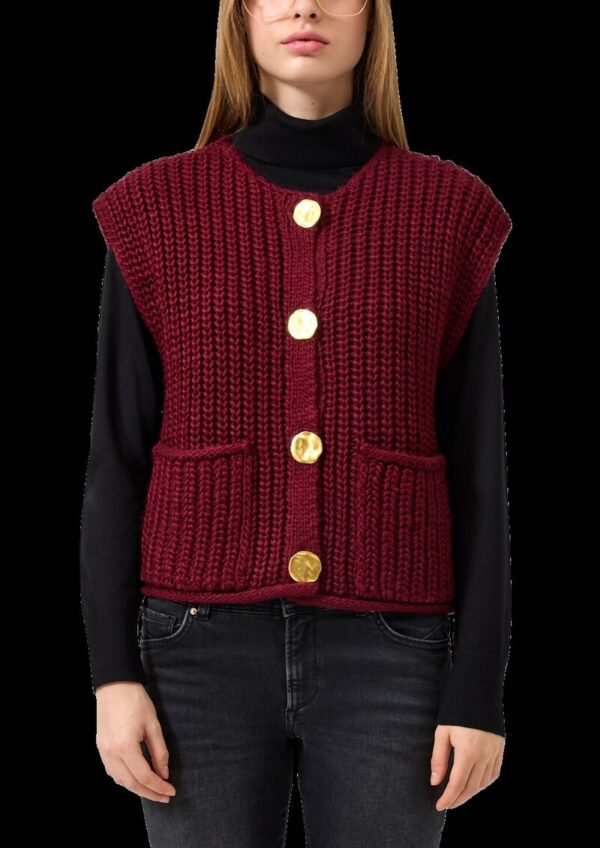 Strickweste mit goldfarbenen Knöpfen