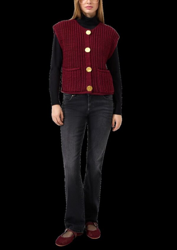 Strickweste mit goldfarbenen Knöpfen