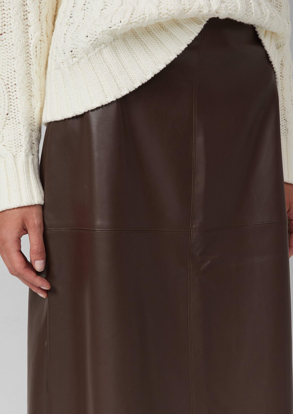 Midi-Rock aus Kunstleder in A-Linie