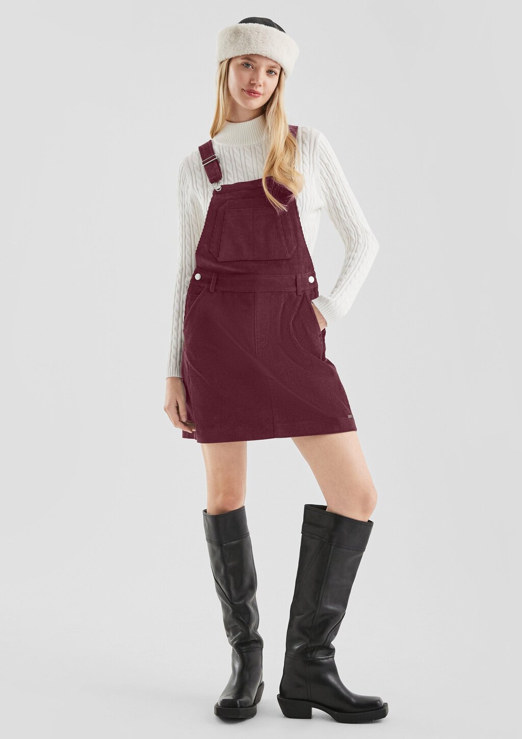 Mini-Latzkleid aus Cord