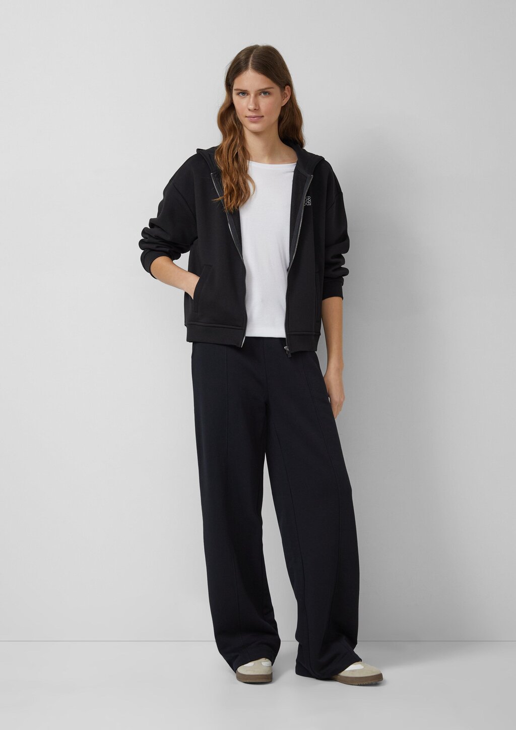 Weiche Sweatjacke mit Schmuckstein-Detail