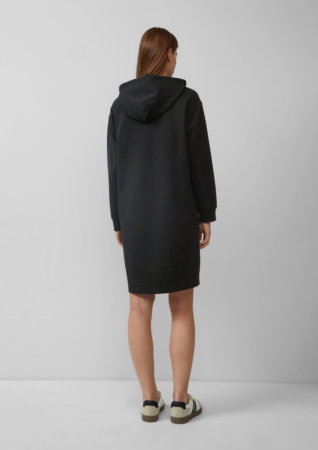 Sweatkleid mit seitlichen Eingrifftaschen und Kapuze