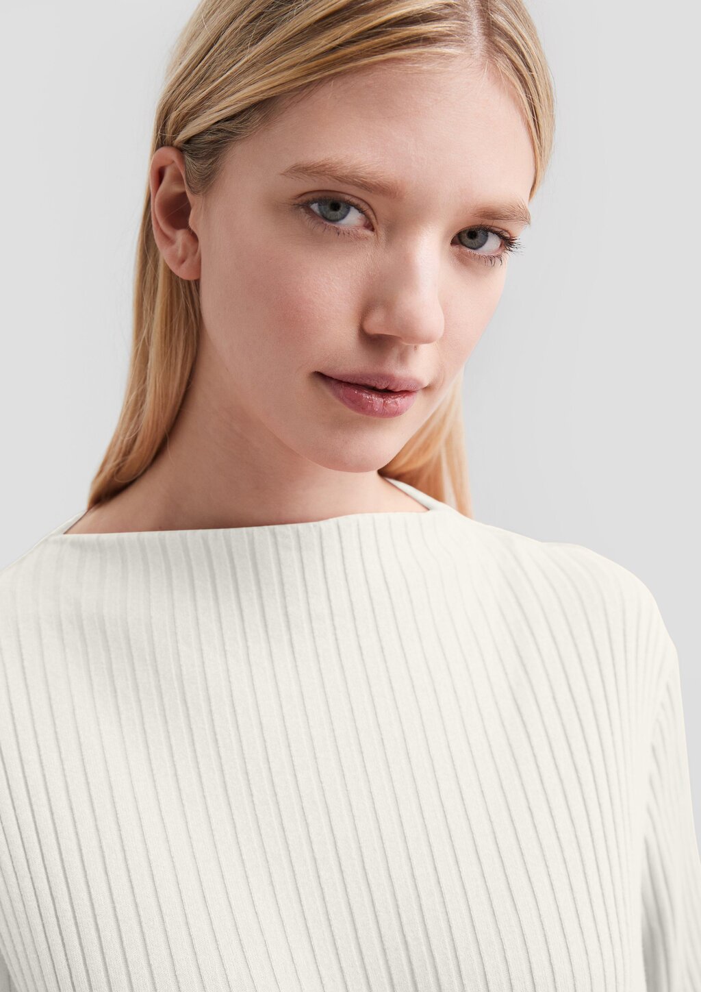 Geripptes Langarmshirt mit Stehkragen