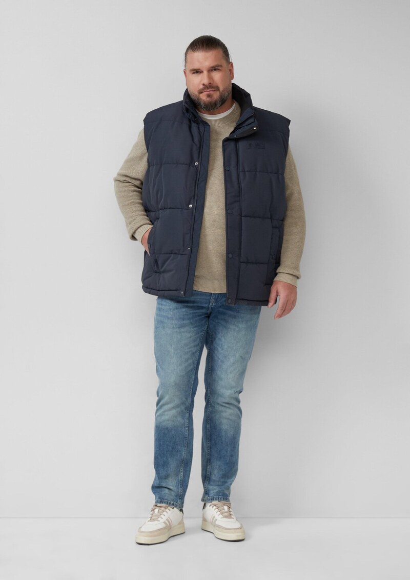 Sportive Steppweste mit Logo-Details