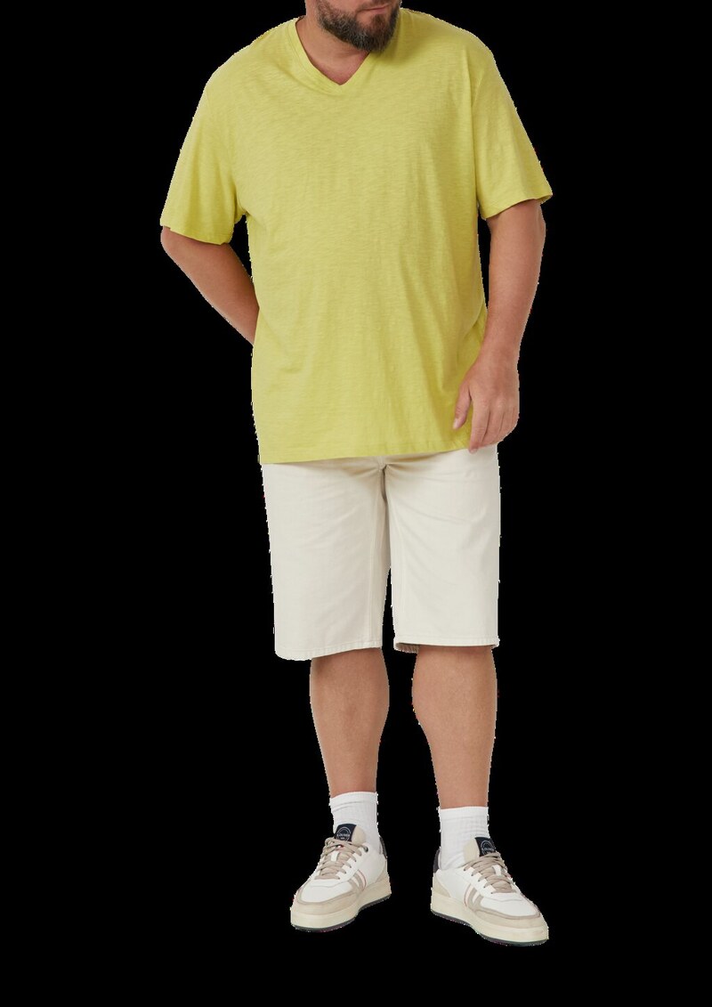 T-Shirt mit Label-Patch und V-Ausschnitt