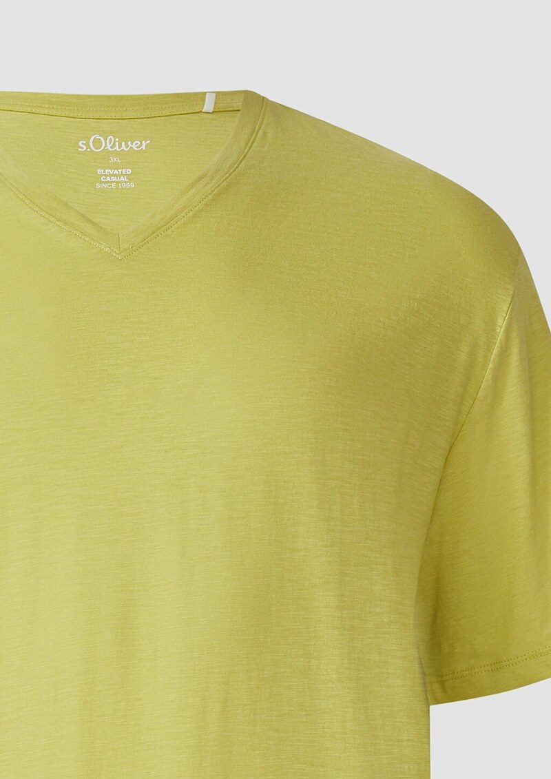 T-Shirt mit Label-Patch und V-Ausschnitt