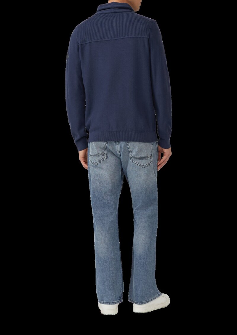 Leichter Pullover mit Snood-Kragen und Logo-Detail