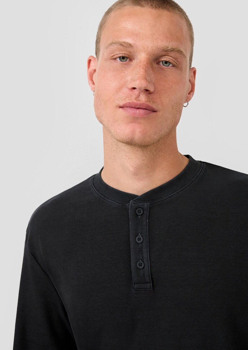 Gewaschenes Henley-Langarmshirt mit Rippstruktur
