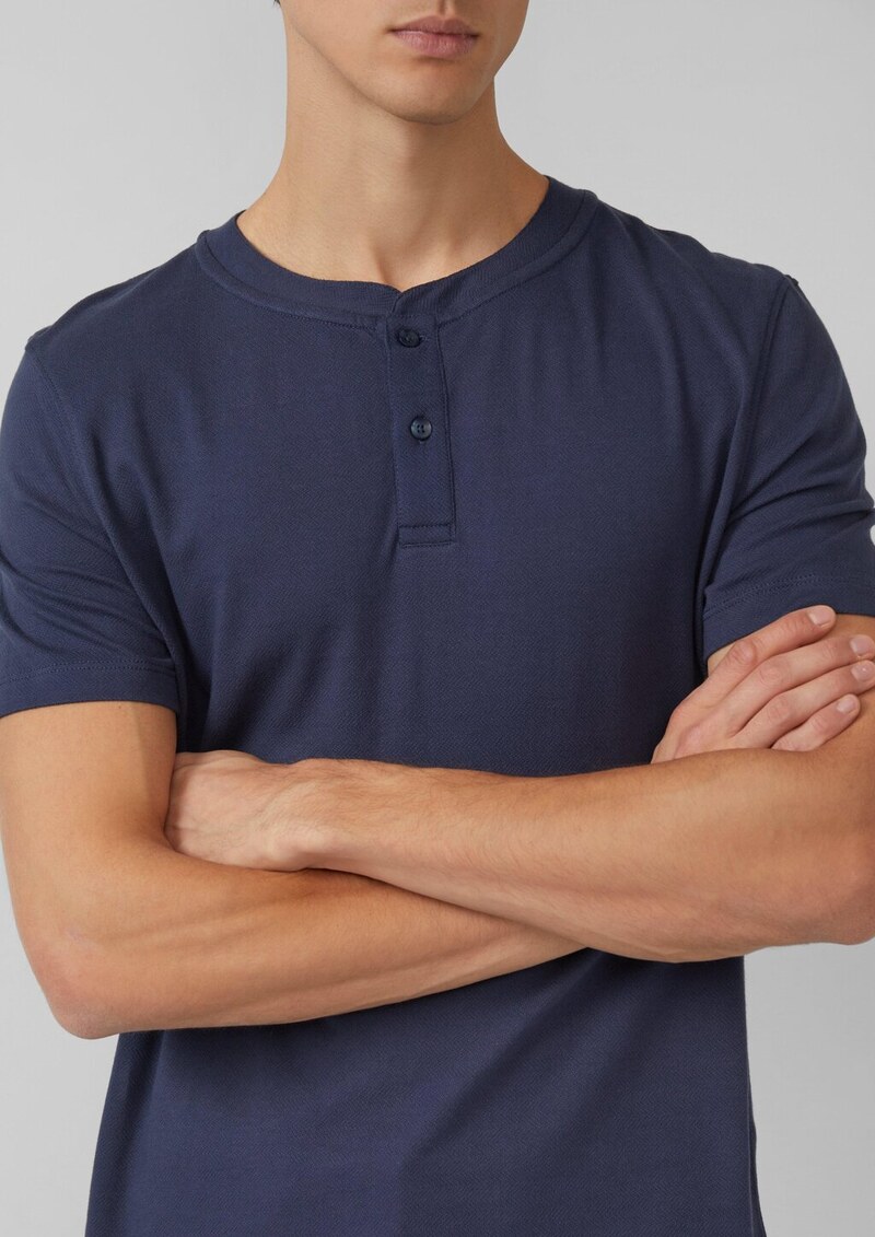 Shirt mit Henleyausschnitt und Fischgrät-Struktur