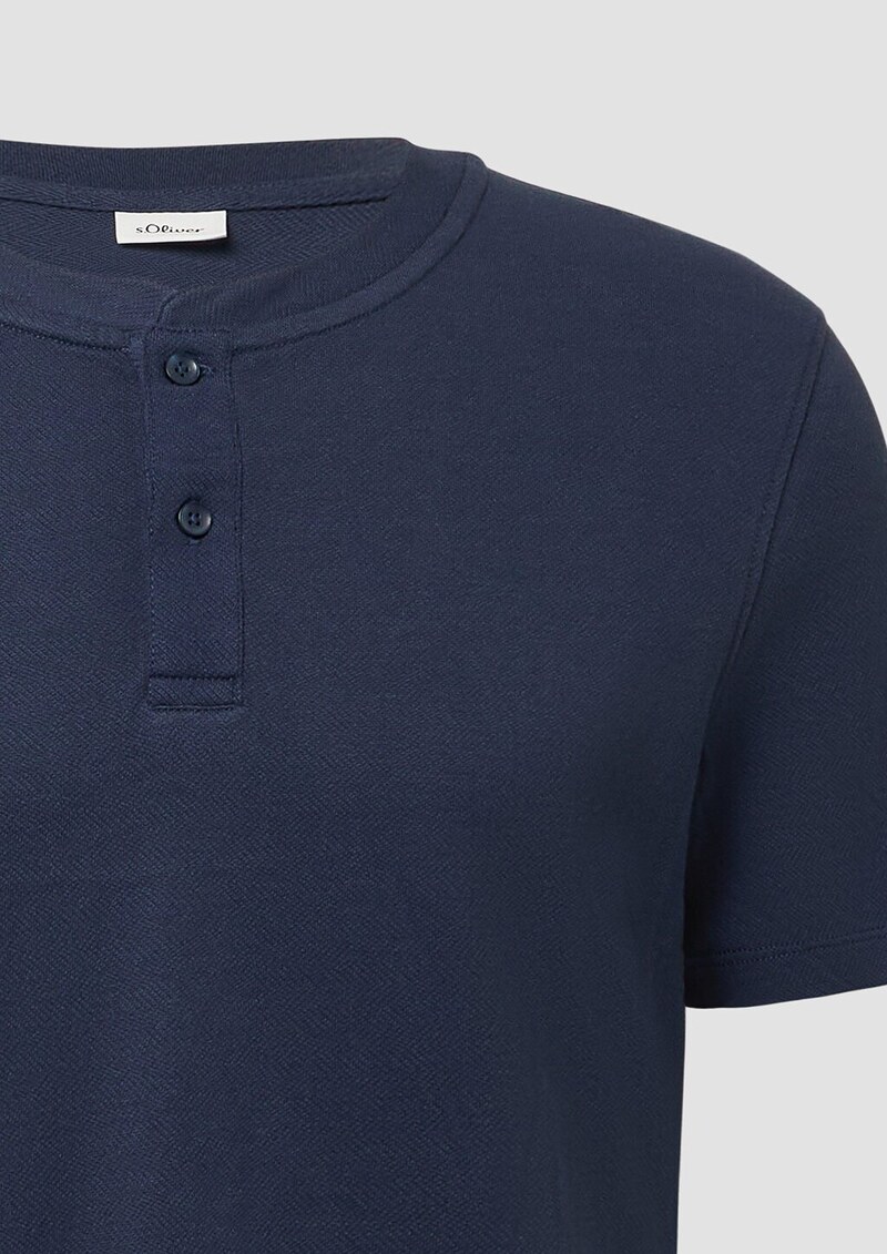 Shirt mit Henleyausschnitt und Fischgrät-Struktur