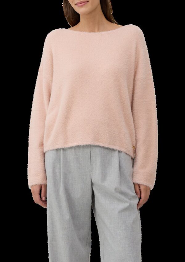 Flauschiger Pullover mit U-Boot-Ausschnitt