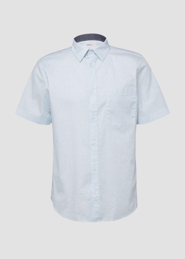 Slim Fit: Leichtes Kurzarm-Hemd mit Brusttasche und Print