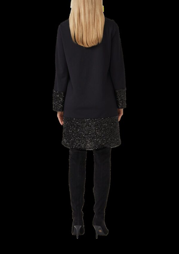 Kurzes Kleid mit Pailletten am Saum