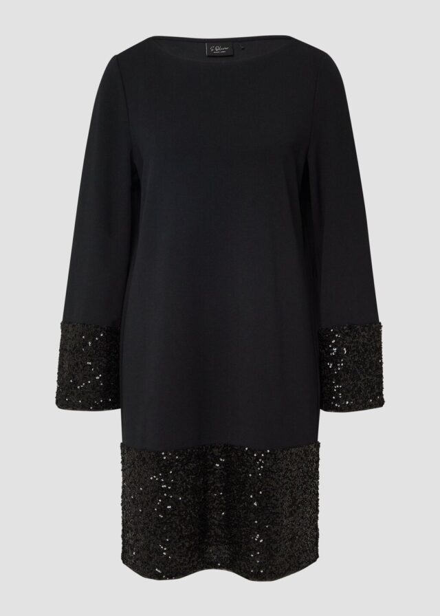 Kurzes Kleid mit Pailletten am Saum
