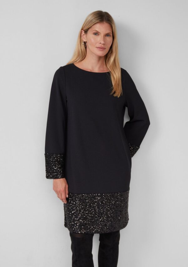 Kurzes Kleid mit Pailletten am Saum