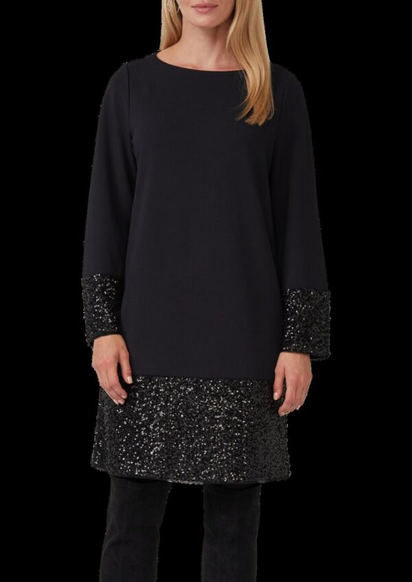 Kurzes Kleid mit Pailletten am Saum