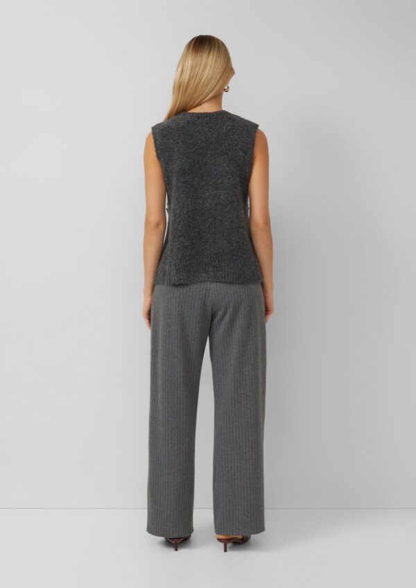 Pullunder aus Bouclé-Strick mit seitlichen Schmuck-Details