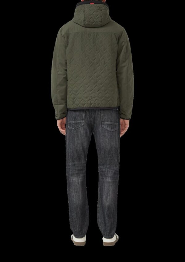 Sportive Jacke im Fabricmix mit verstellbarer Kapuze