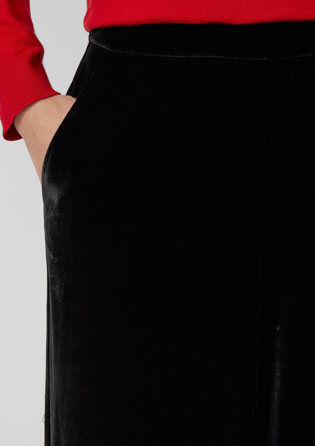 Fließende Samthose mit Elastikbund und weitem Bein