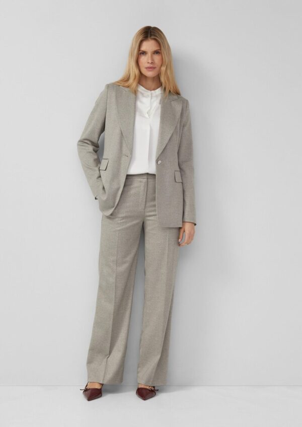 Fließende Langarm-Bluse mit Stehkragen und Zierknopf