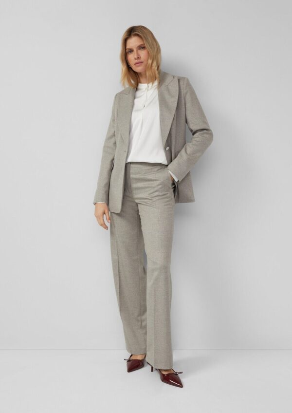 Fließende Langarm-Bluse mit Stehkragen und Zierknopf