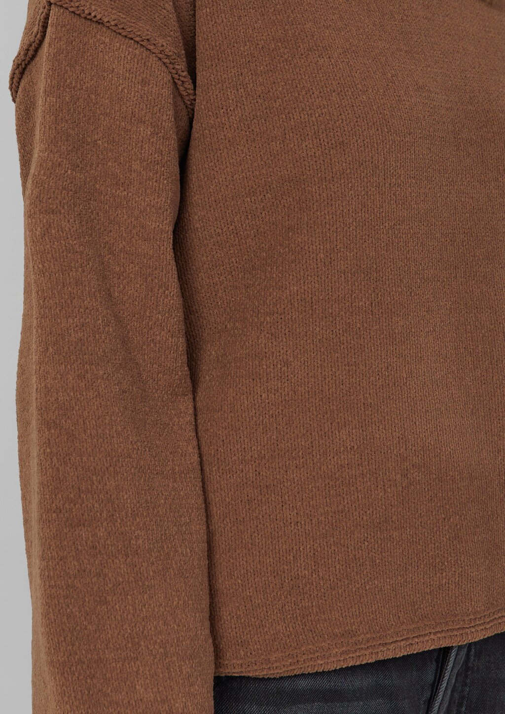 Weicher Strickpullover mit Naht-Details