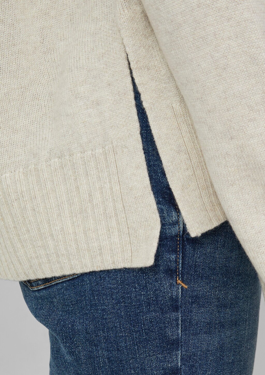 Strickpullover mit Seitenschlitzen