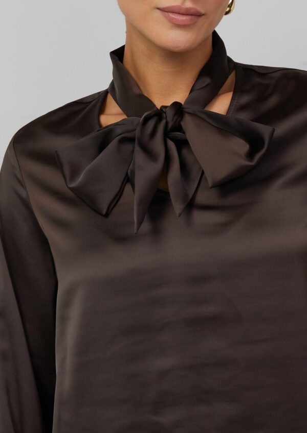 Satin-Bluse mit eleganter Kragen-Schluppe