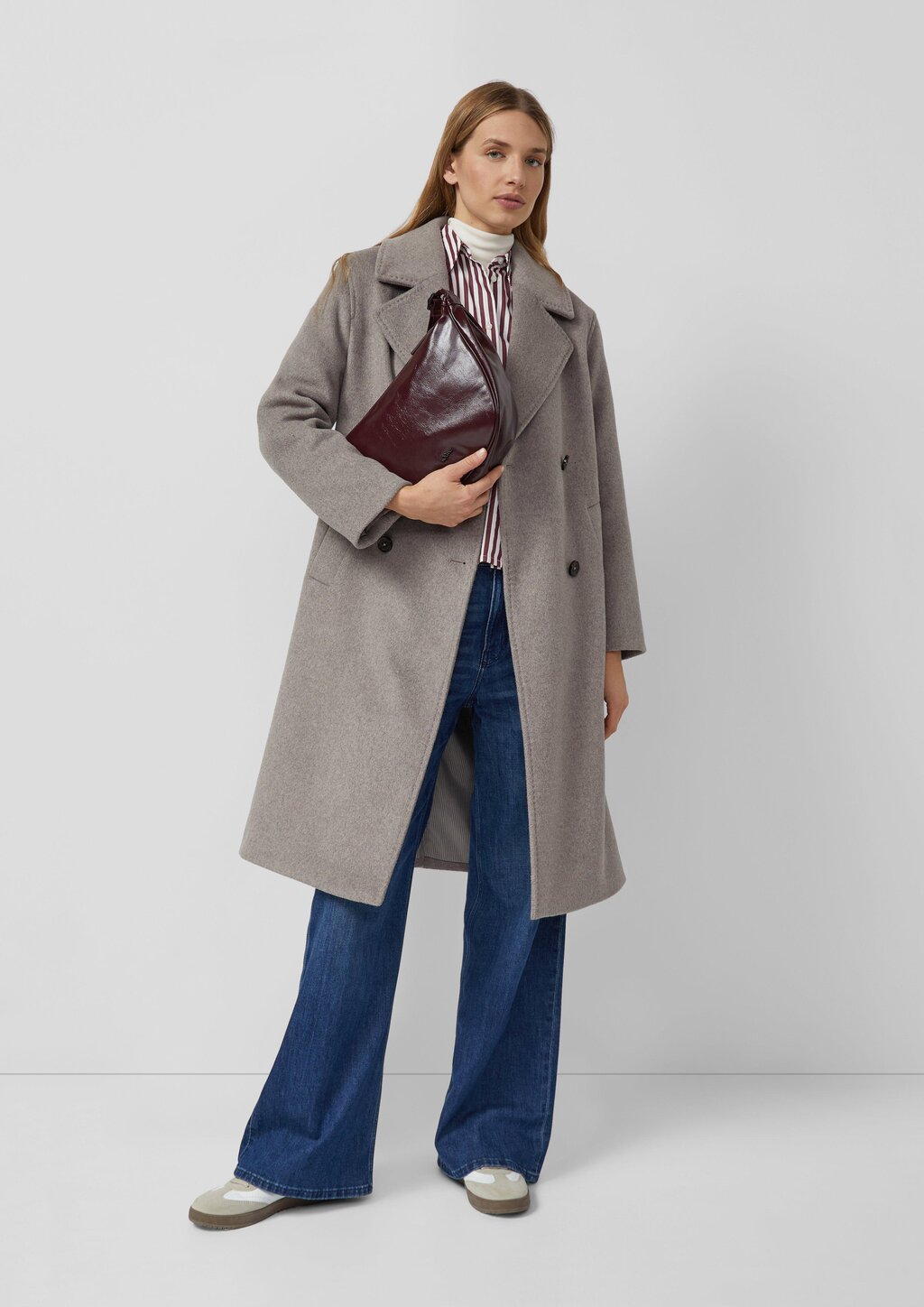 Halbmondtasche aus Lederimitat mit Logo-Detail