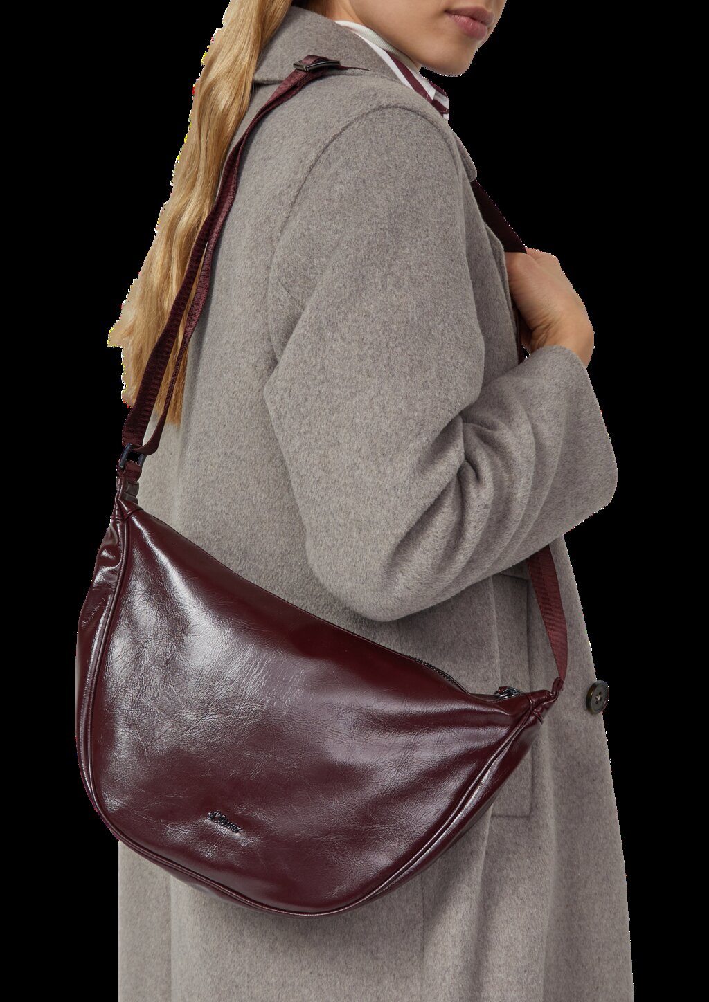 Halbmondtasche aus Lederimitat mit Logo-Detail