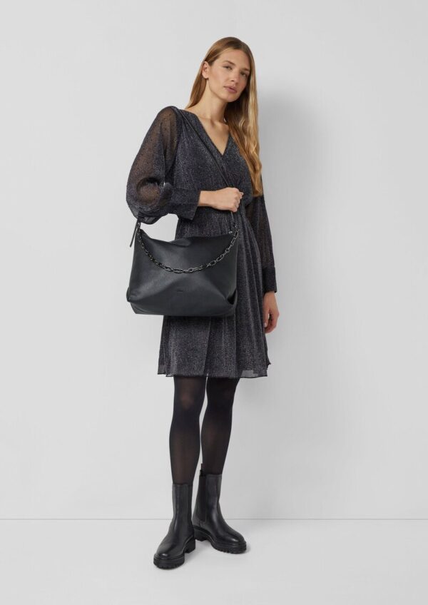 Tasche mit Kettenriemen und abnehmbarem Schultergurt