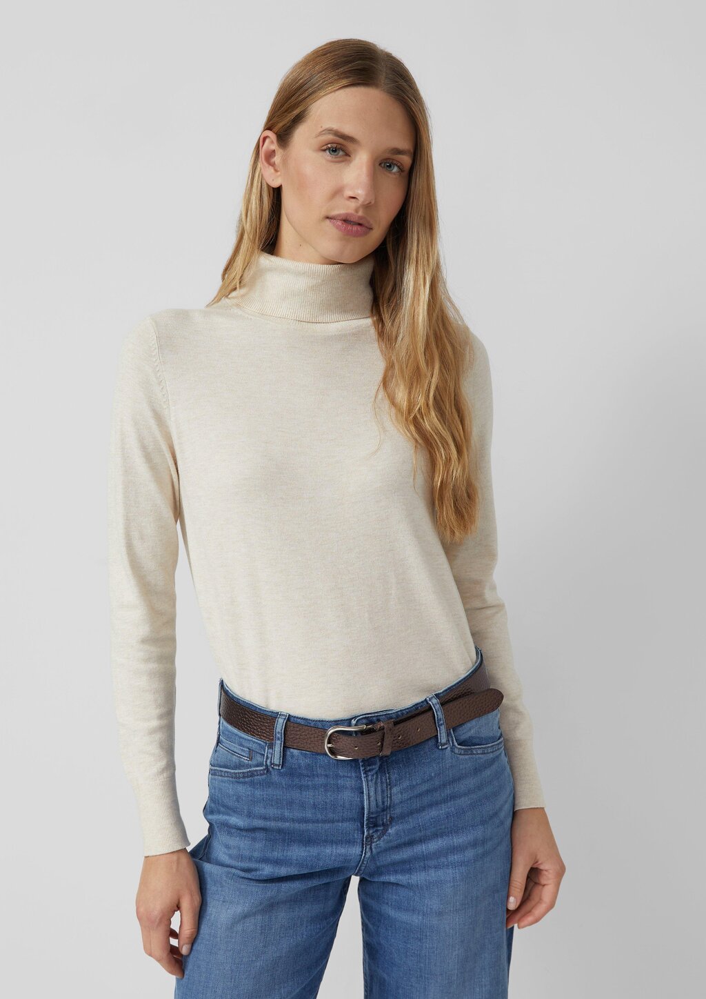 Ledergürtel mit Metallic-Oberfläche