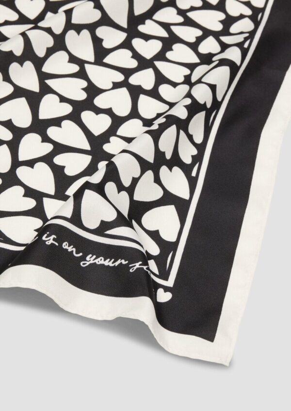 Nickituch mit Artwork-Design