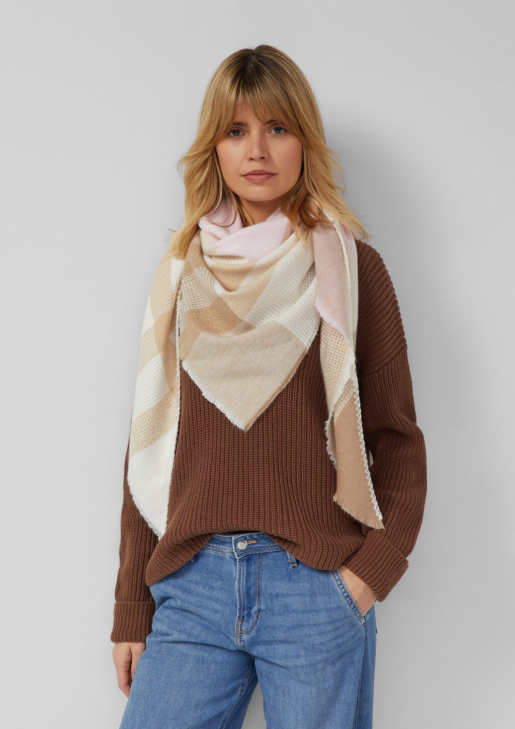 Dreieckstuch mit Schachbrett-Muster