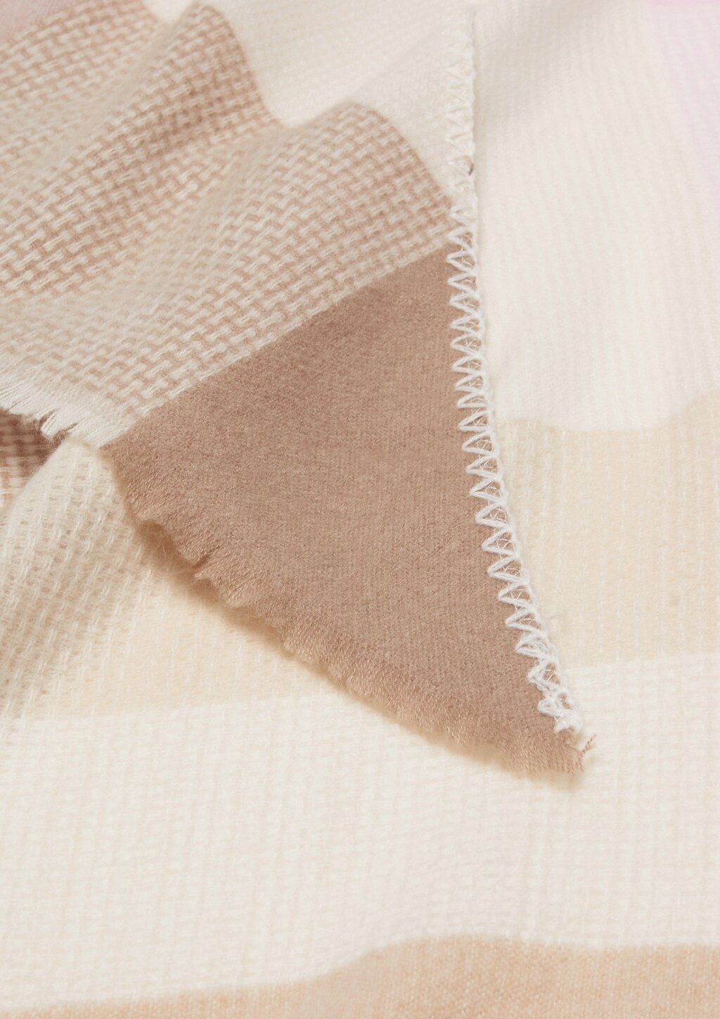 Dreieckstuch mit Schachbrett-Muster