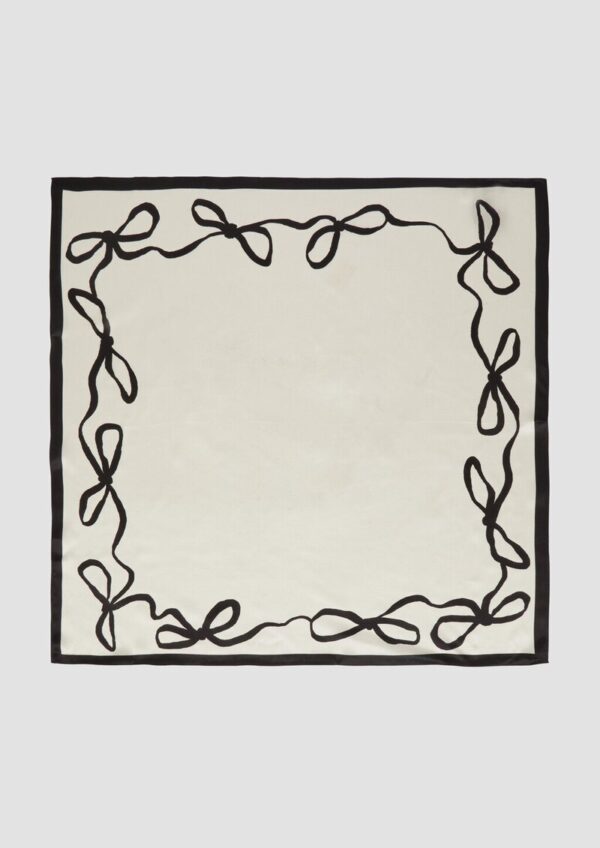 Tuch aus reiner Seide