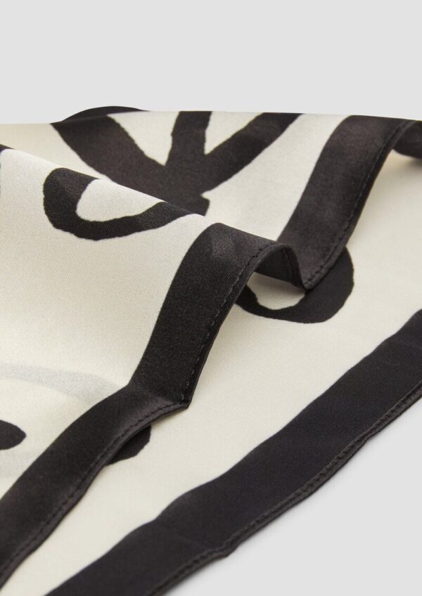 Tuch aus reiner Seide