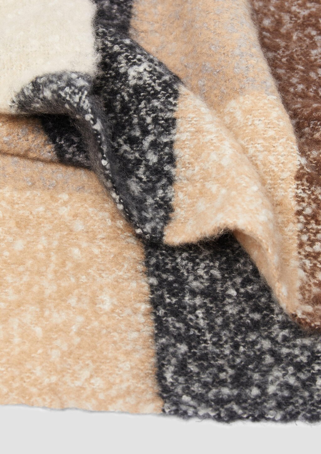 Schal mit Fransen und mehrfarbigem Karo-Muster