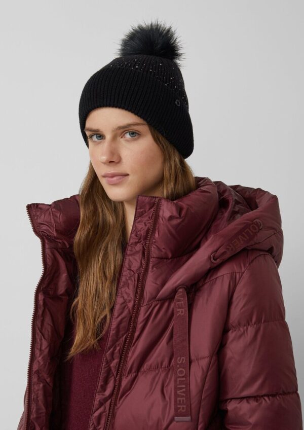 Strickmütze mit Schmucksteinen