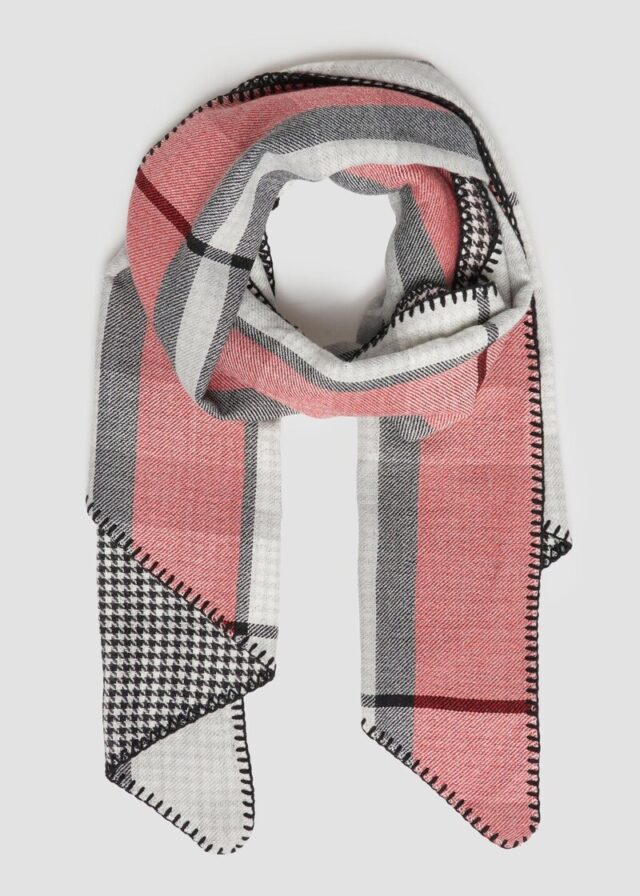 Geschrägter Wendeschal mit Karo- und Hahnentritt-Muster