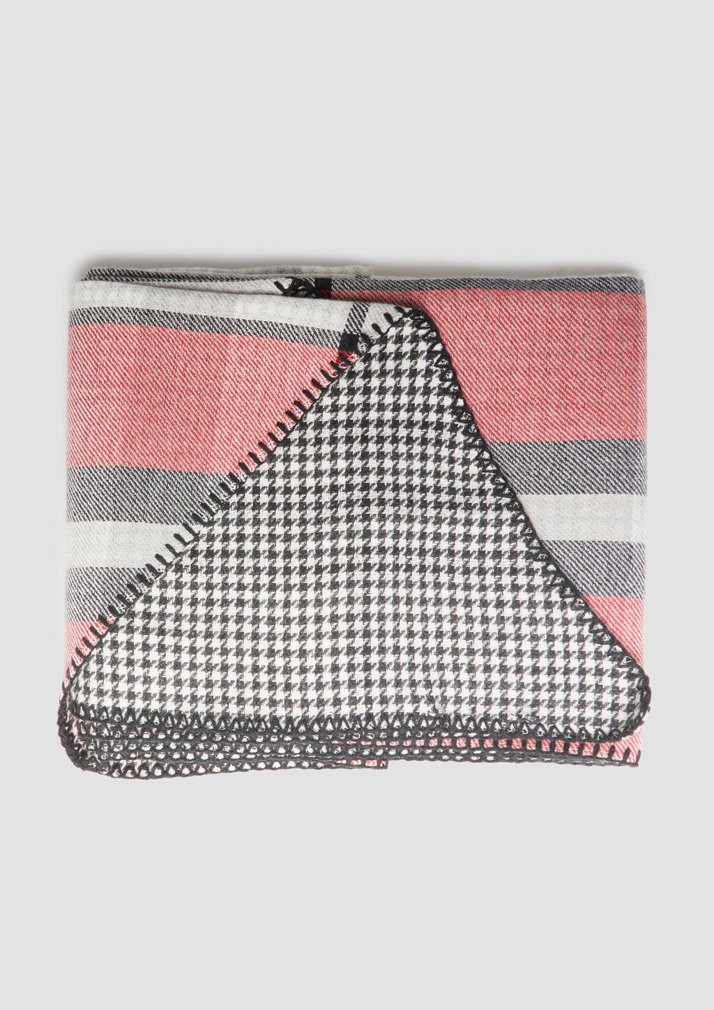 Geschrägter Wendeschal mit Karo- und Hahnentritt-Muster