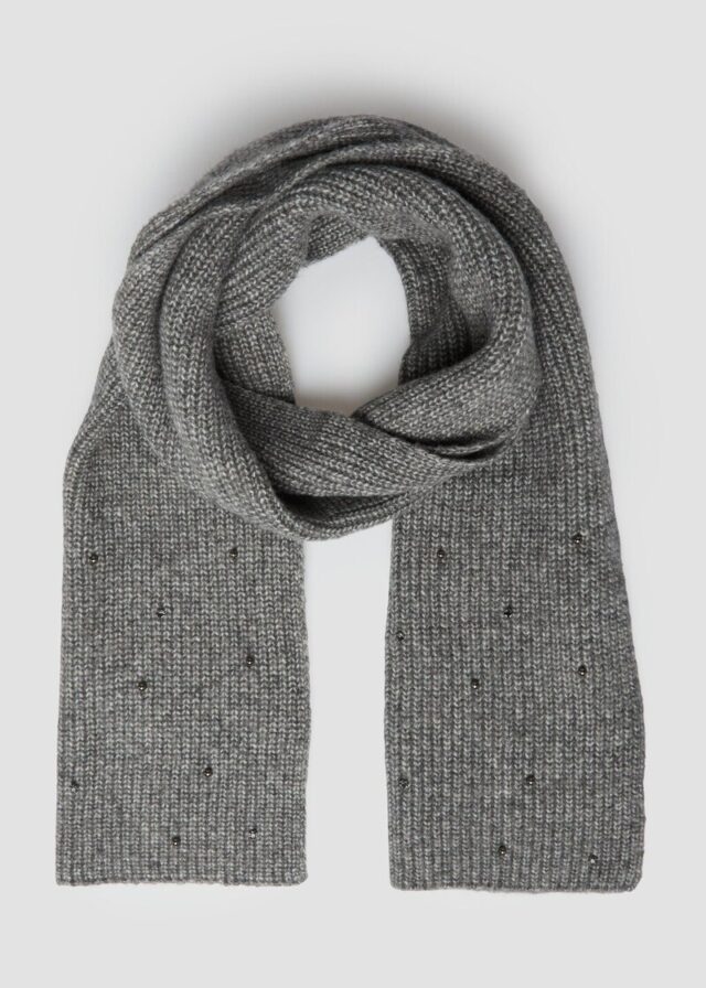 Breiter Strickschal mit Schmuckperlen-Details
