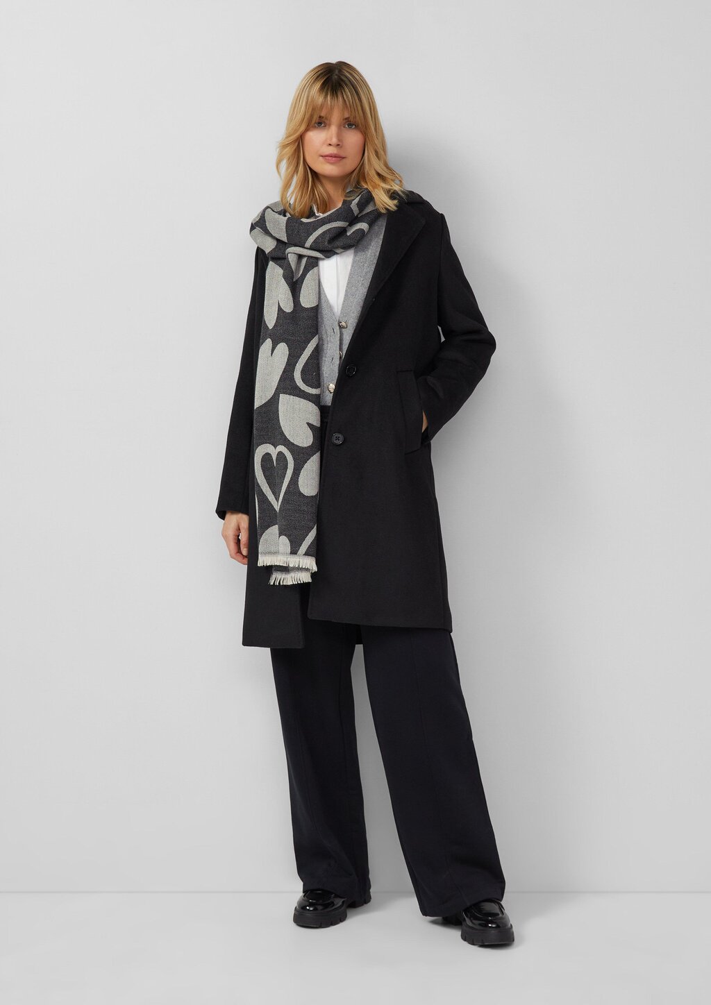 Schal mit Fransen und Artwork