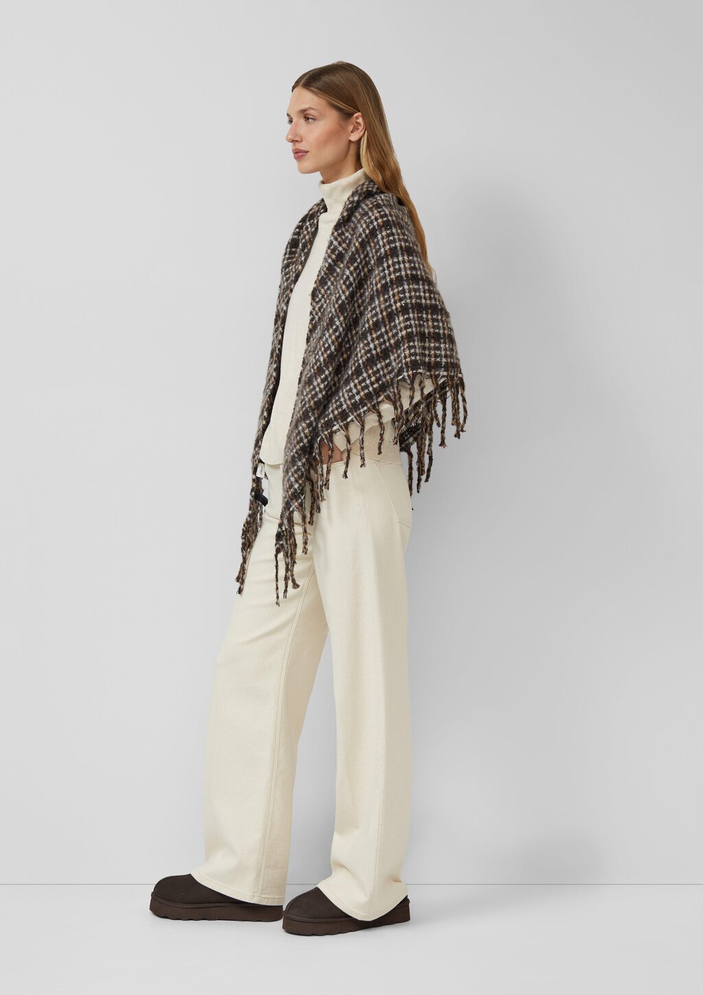 Gebürstetes Dreieckstuch mit gedrehten Fransen