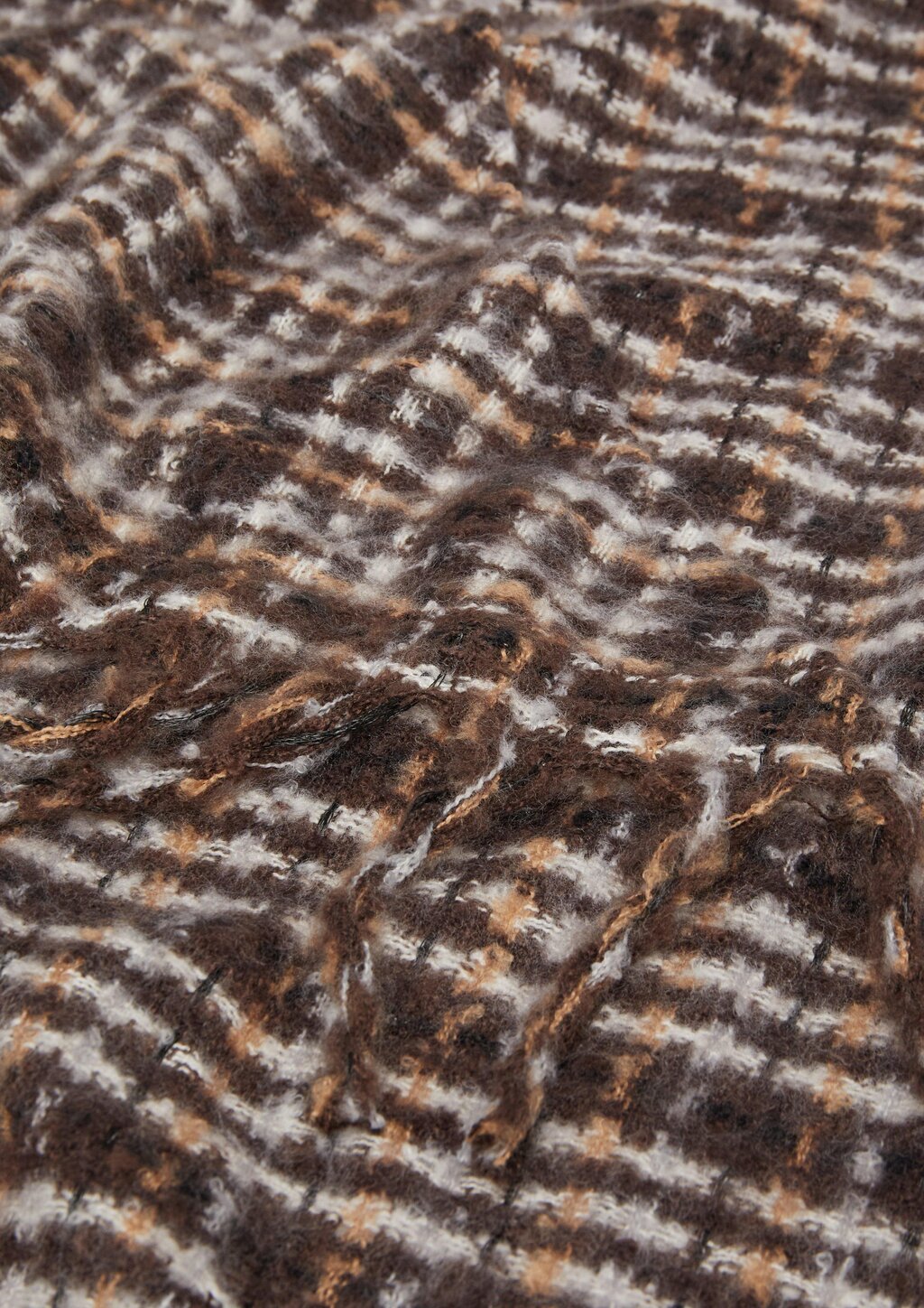 Gebürstetes Dreieckstuch mit gedrehten Fransen