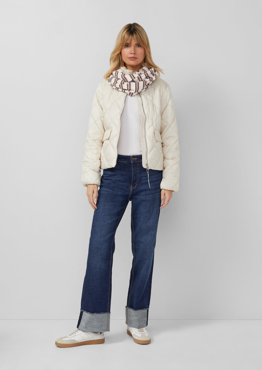 Feinstrick Loop-Schal mit Streifenmuster