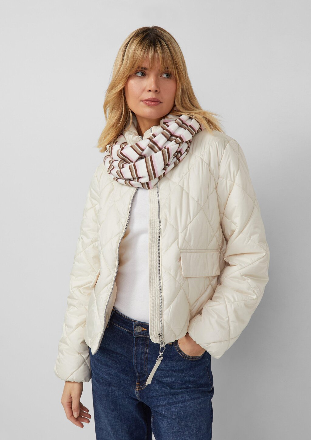 Feinstrick Loop-Schal mit Streifenmuster