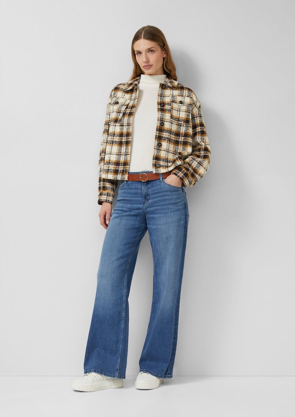 Ledergürtel mit runder Schnalle mit Logo-Gravuren